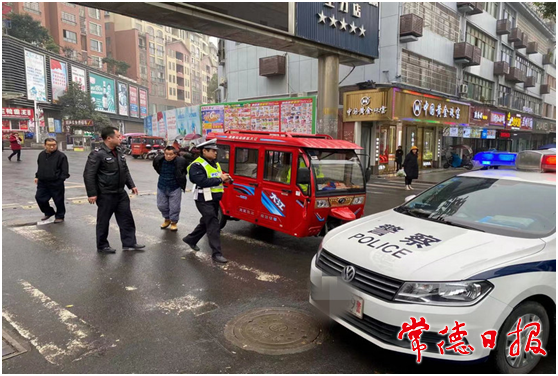 常德經(jīng)開區(qū)公安交警大隊重拳整治城市“慢慢游”.png